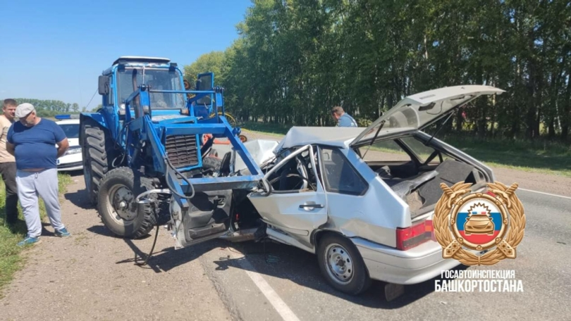 Башкирии в аварии с трактором погибла женщина