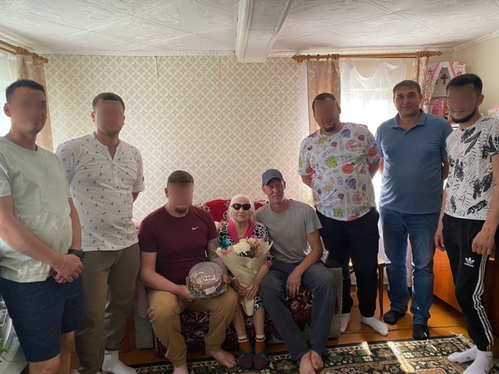 Бойцы из Башкирии навестили пенсионерку, отправившей им автомобиль УАЗ