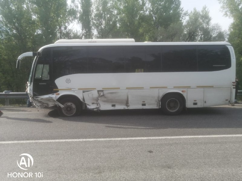На трассе в Башкирии столкнулись пассажирский автобус и легковой автомобиль