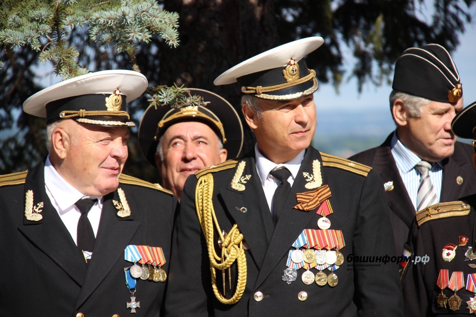 Владимир Путин поздравил военных моряков с Днём ВМФ