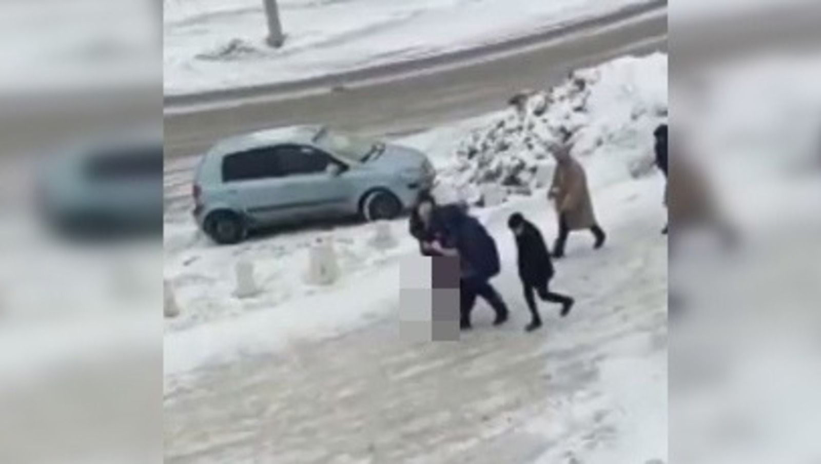 В Башкирии по улице, пугая прохожих, бегал голый мужчина  в бинтах и с ножом