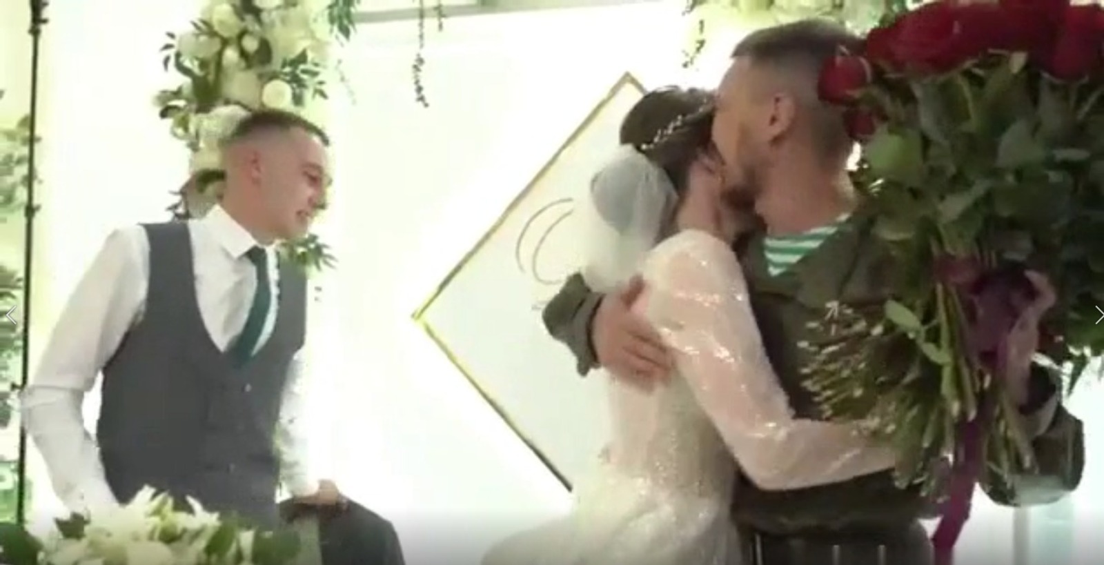 Трогательный сюрприз: участник СВО из Башкирии неожиданно появился на свадьбе сестренки (ВИДЕО)