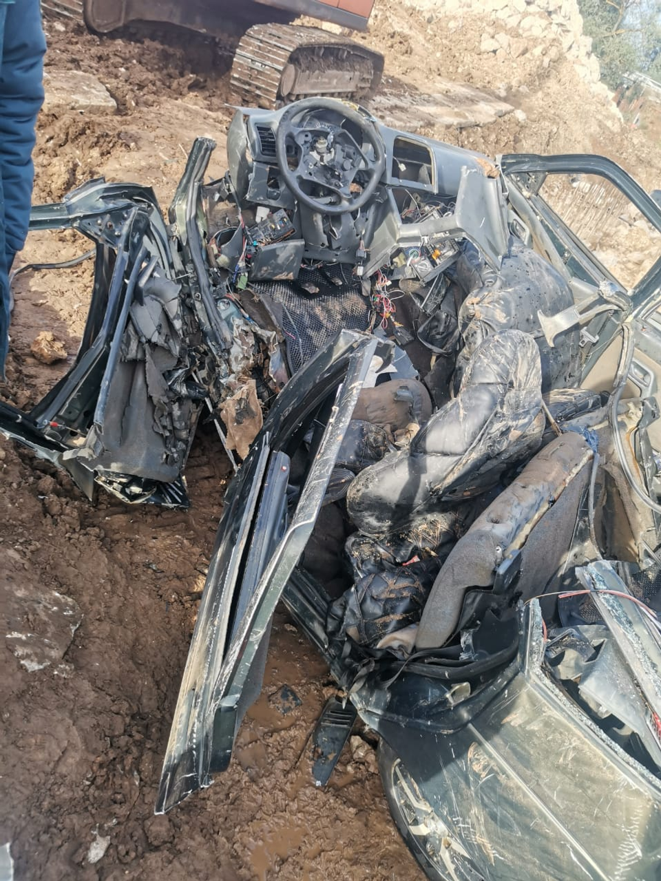 В Башкирии из реки вытащили машину, которая на днях упала в реку