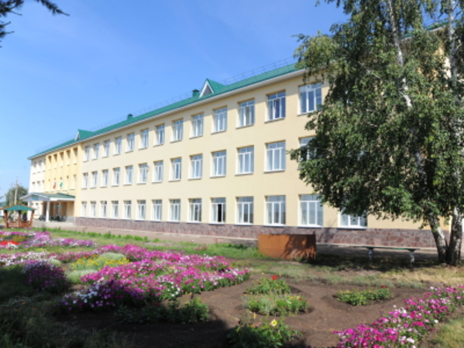 В Башкирии 16 тысяч учителей получат отечественные планшеты