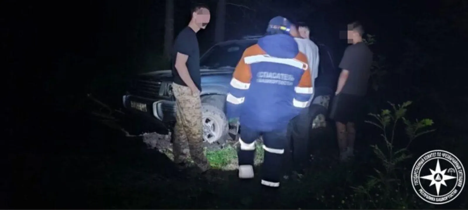 В Башкирии автомобиль с людьми угодил в кислотное озеро