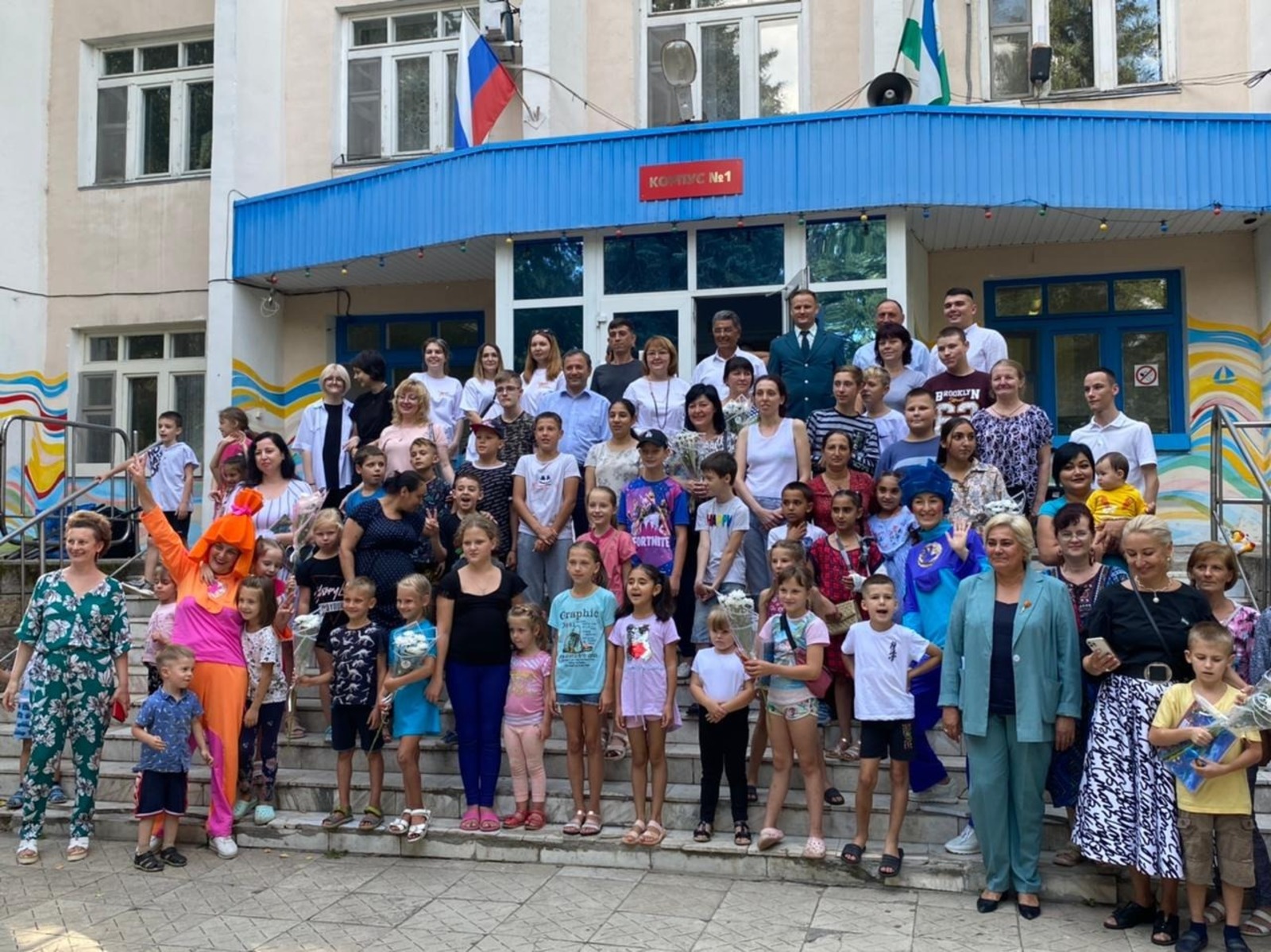 Депутаты Госсобрания Башкирии поздравили эвакуированных из Донбасса детей с Днем знаний