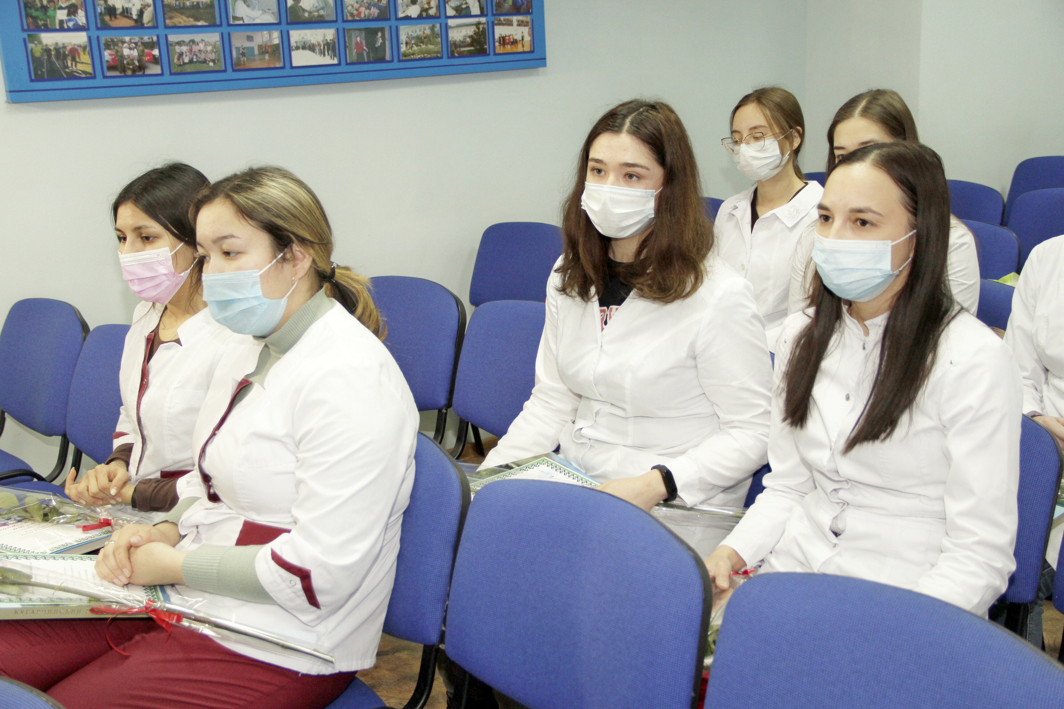 В Мраковской ЦРБ отметили студентов-медиков