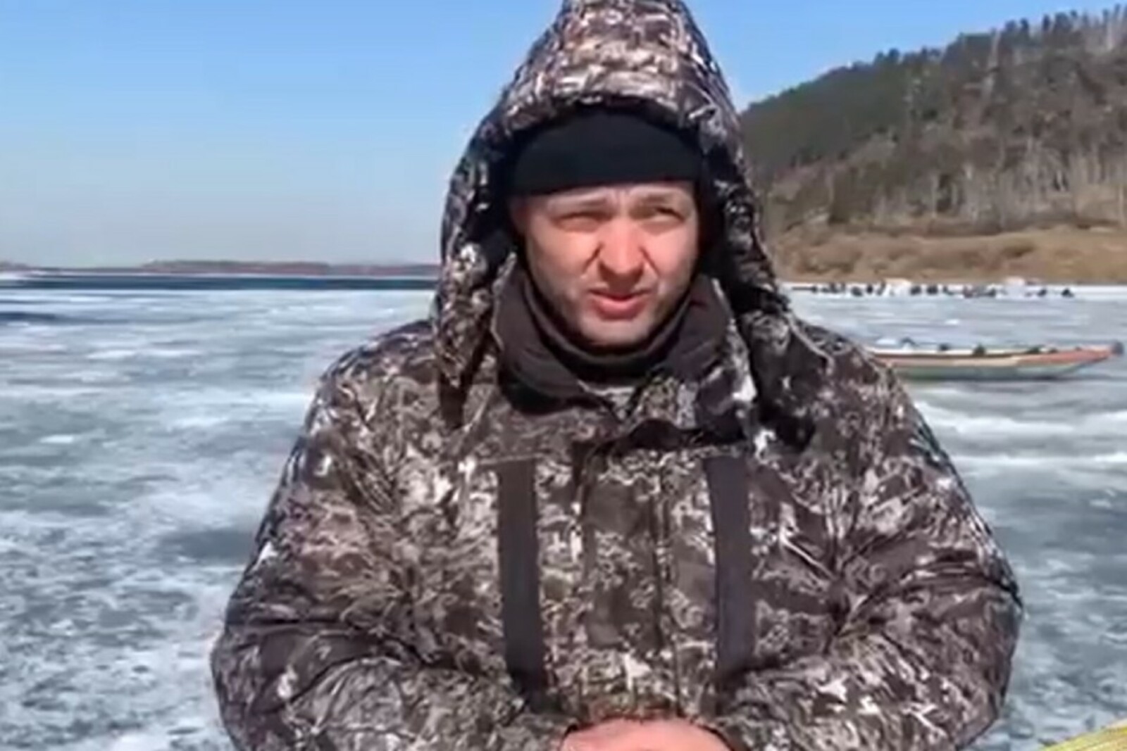 "Пробурил лунки, опустил камеру и увидел тело": Рыбак рассказал, как нашел пропавшую 14-летнюю девочку из Иркутска