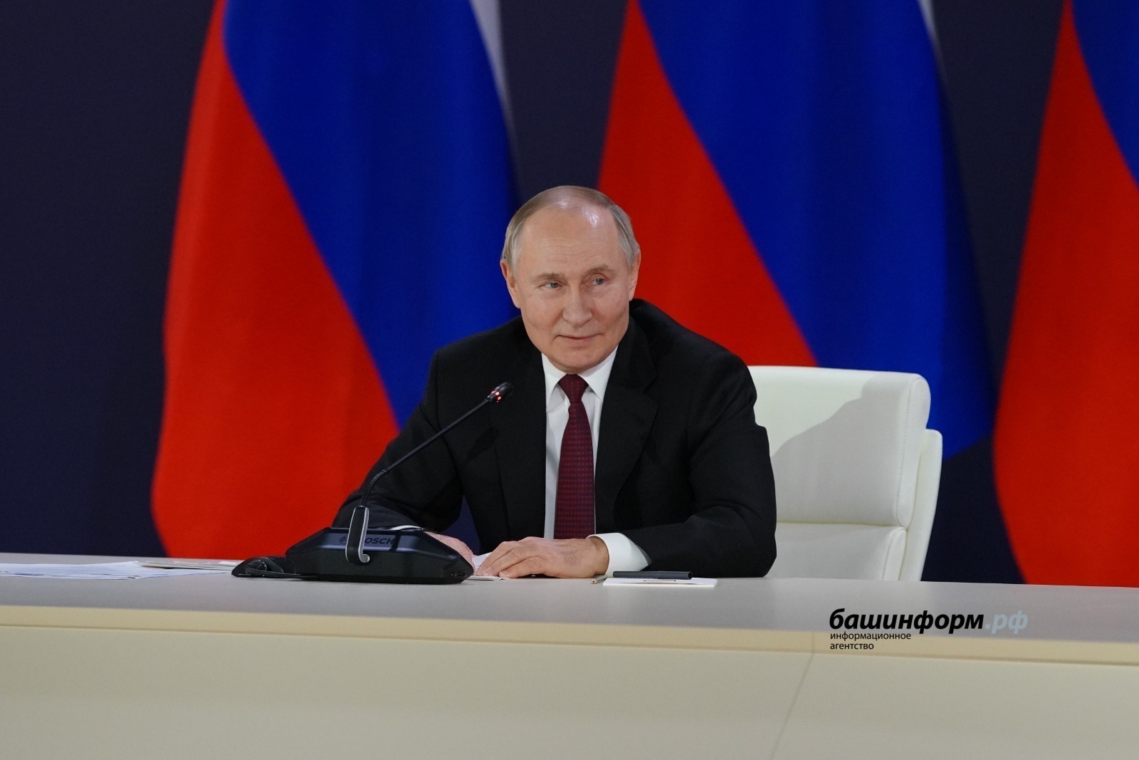 Путин поздравил россиян с Днем отца и выделил роль мужчины в семье