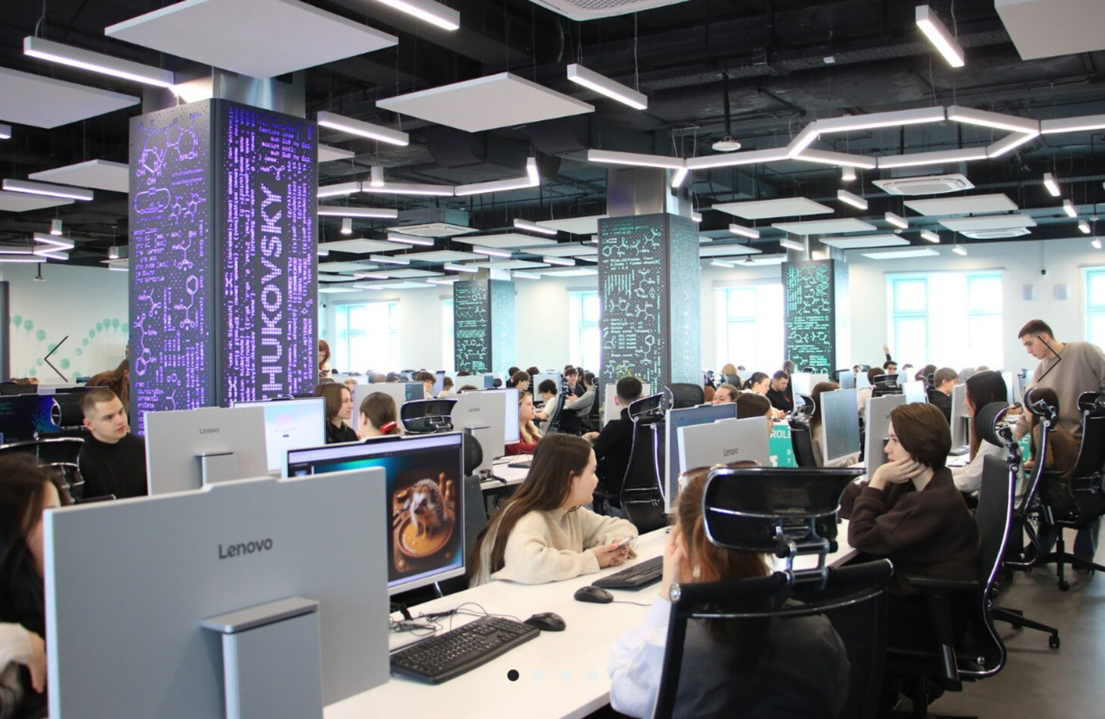 Лекторий по ИИ в Уфе собрал 200 студентов для работы с GigaChat