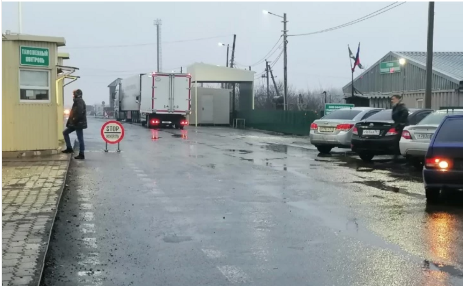 Срочно: гремят мощные взрывы (видео), сотни машин выдвинулись из Луганска и Донецка в сторону границы с Россией