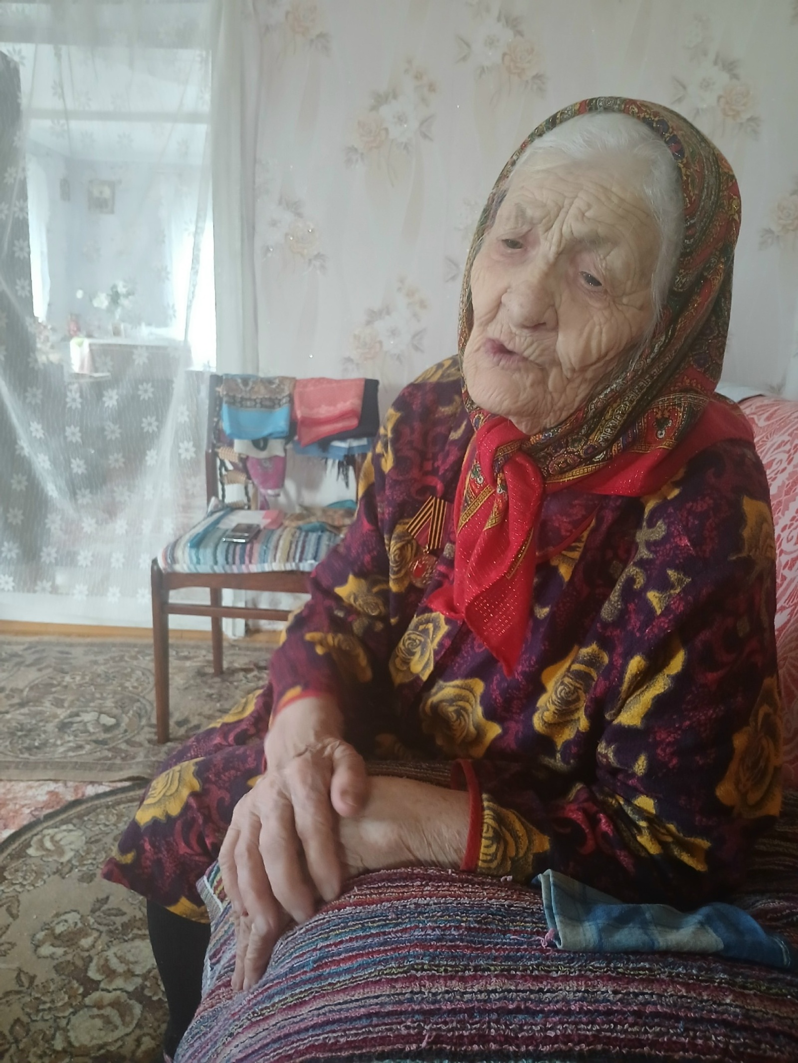 «…Да разве об этом расскажешь, В какие ты годы жила!»