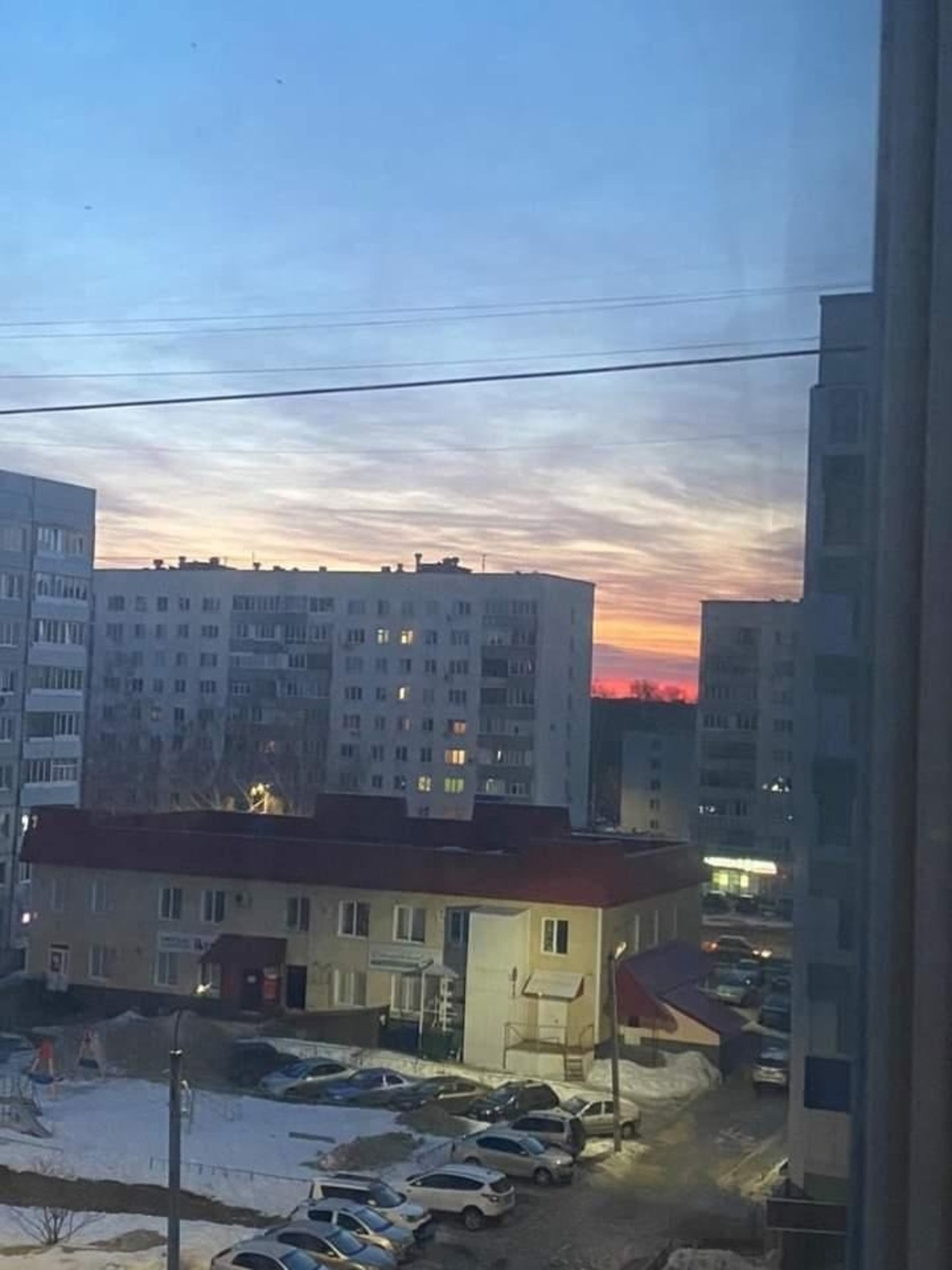 Небо в Башкирии окрасилось в российский триколор