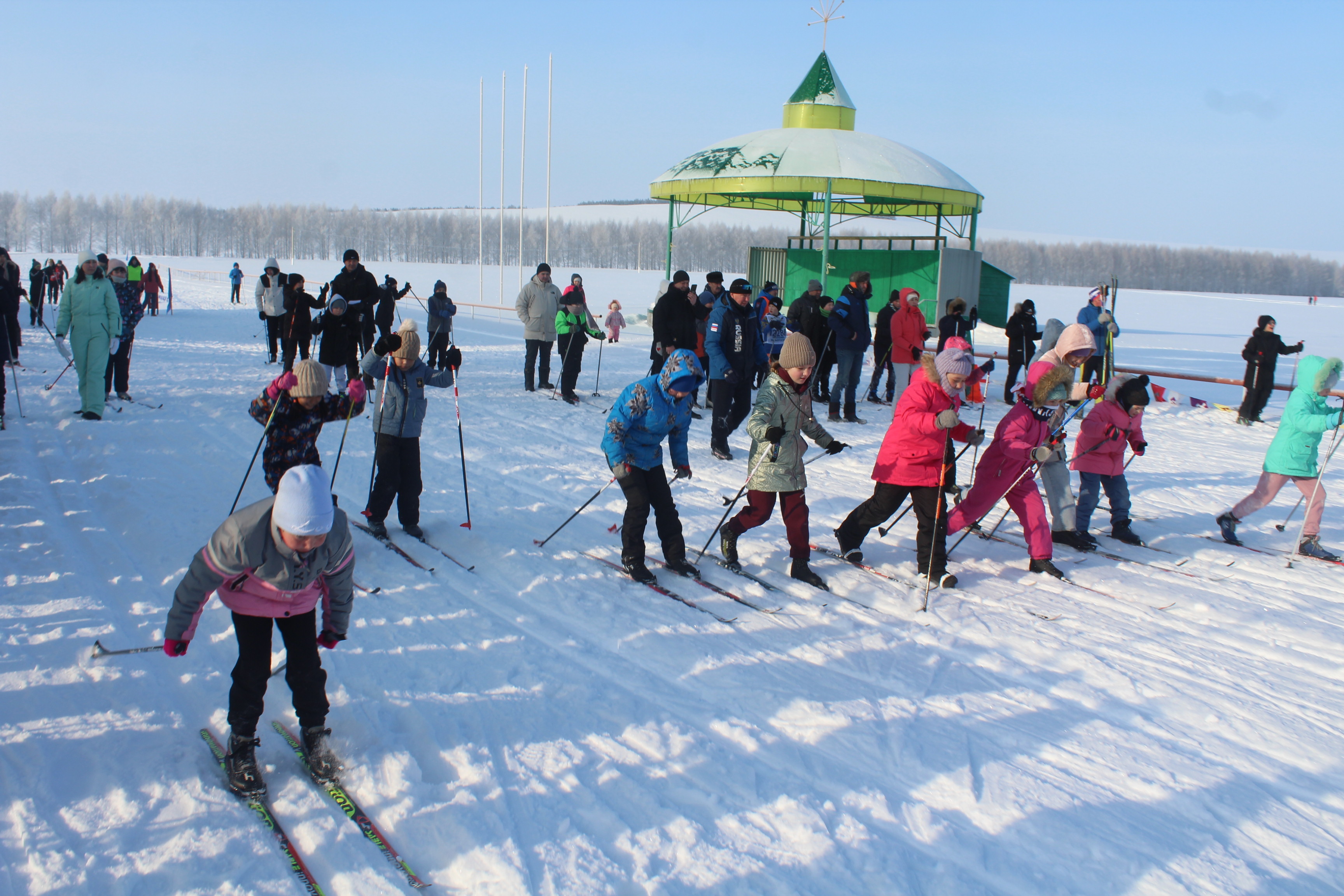 Стремился к победе и стар, и млад