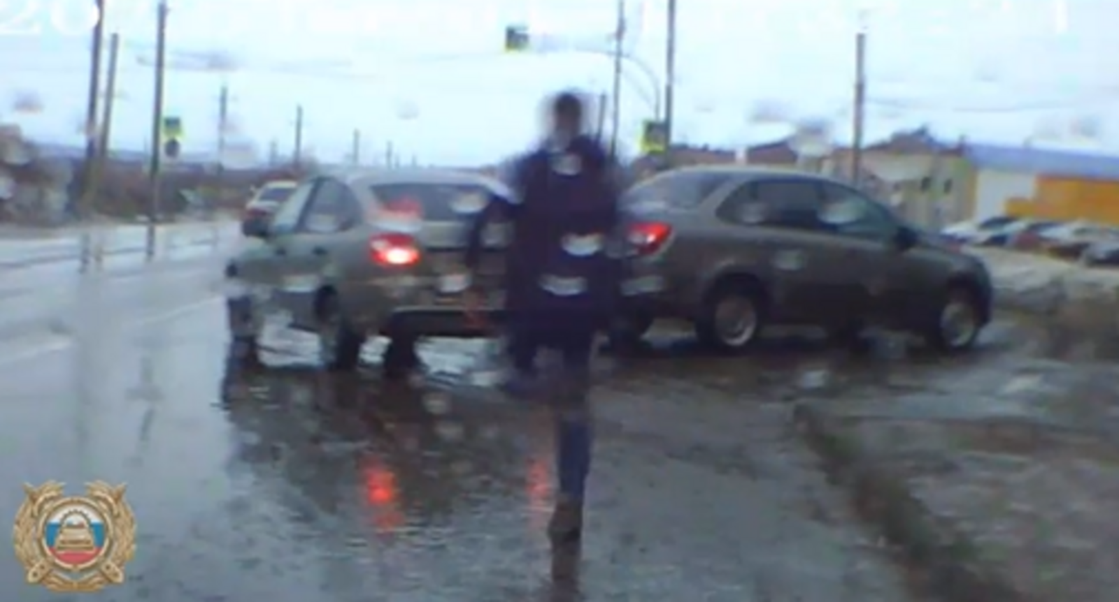 "Вышел в магазин": в Башкирии таксисту пришлось догонять свое авто, угнанное клиентом (Видео)