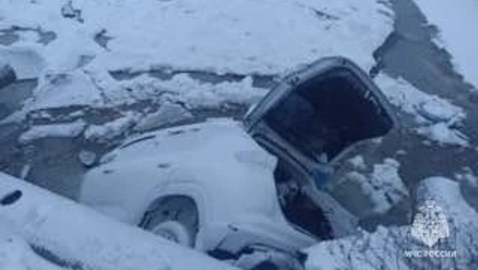 В Башкирии автомобиль съехал в реку Ик