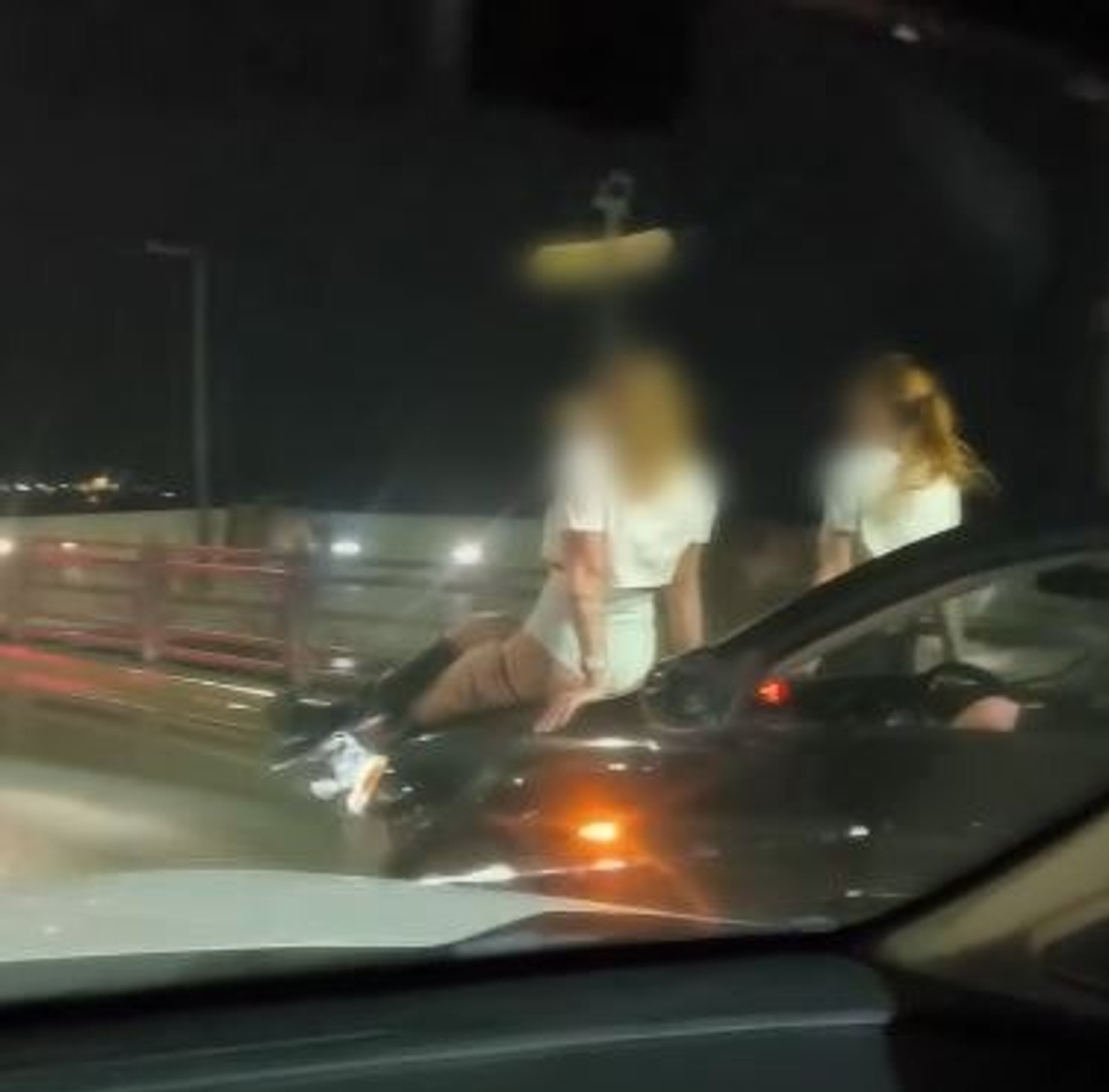 В Башкирии наказали водителя, катавшего девушек на капоте