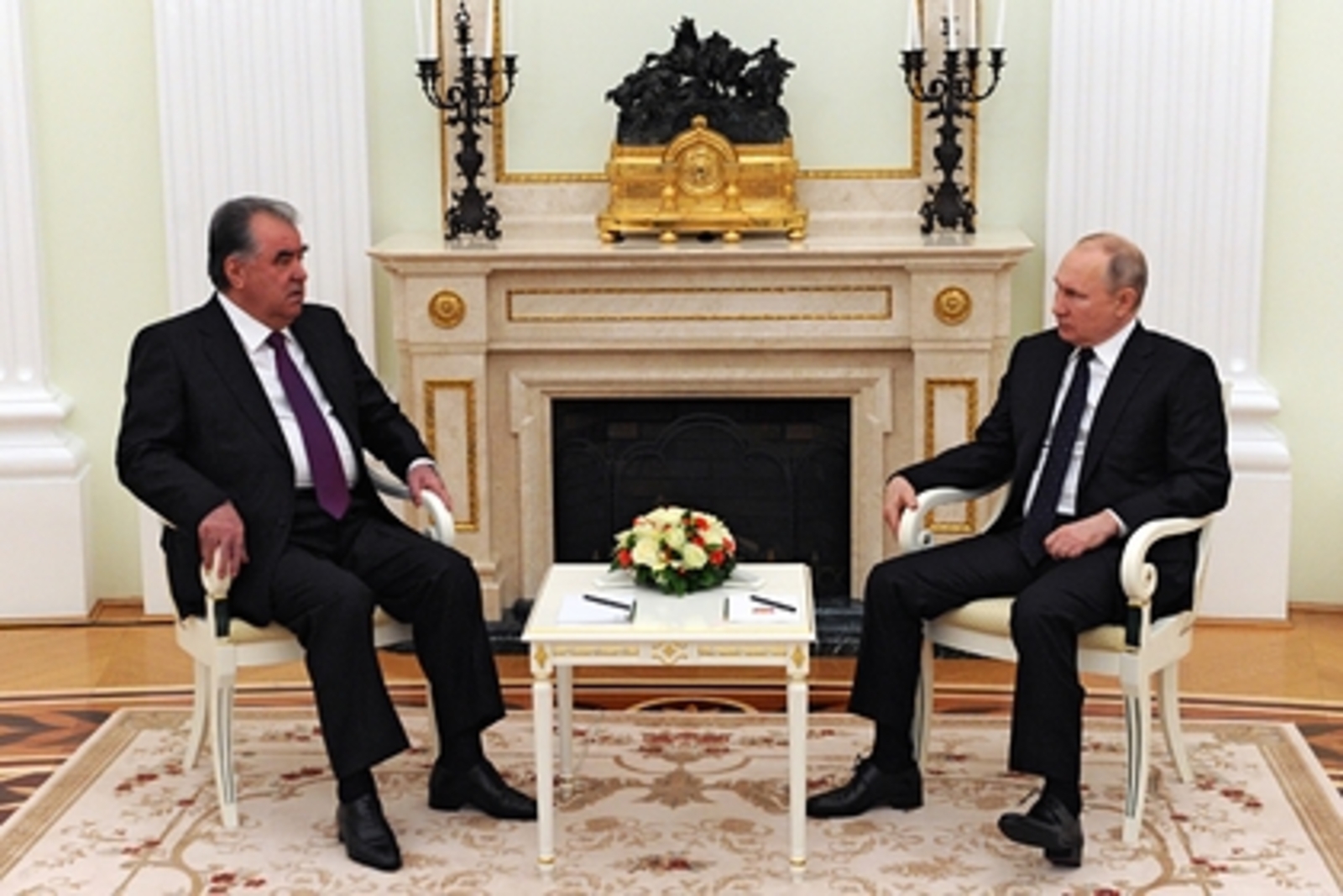 Путин провел телефонный разговор с президентом Таджикистана