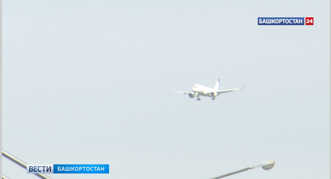 Самолет Уфа-Екатеринбург вернулся в аэропорт из-за проблем с гидробаком