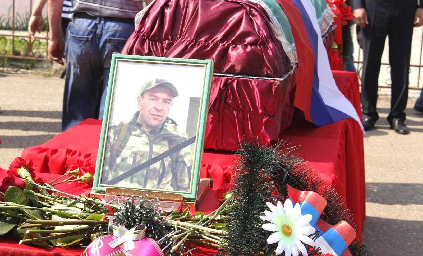 "Невозможно пережить его утрату": в Кугарчинском районе простились с погибшим участником СВО