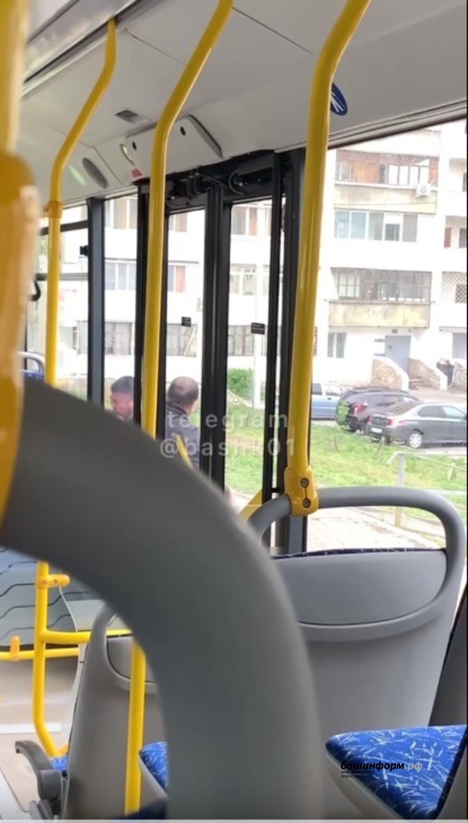 В Башкирии водитель и пассажир автобуса устроили драку (ВИДЕО)