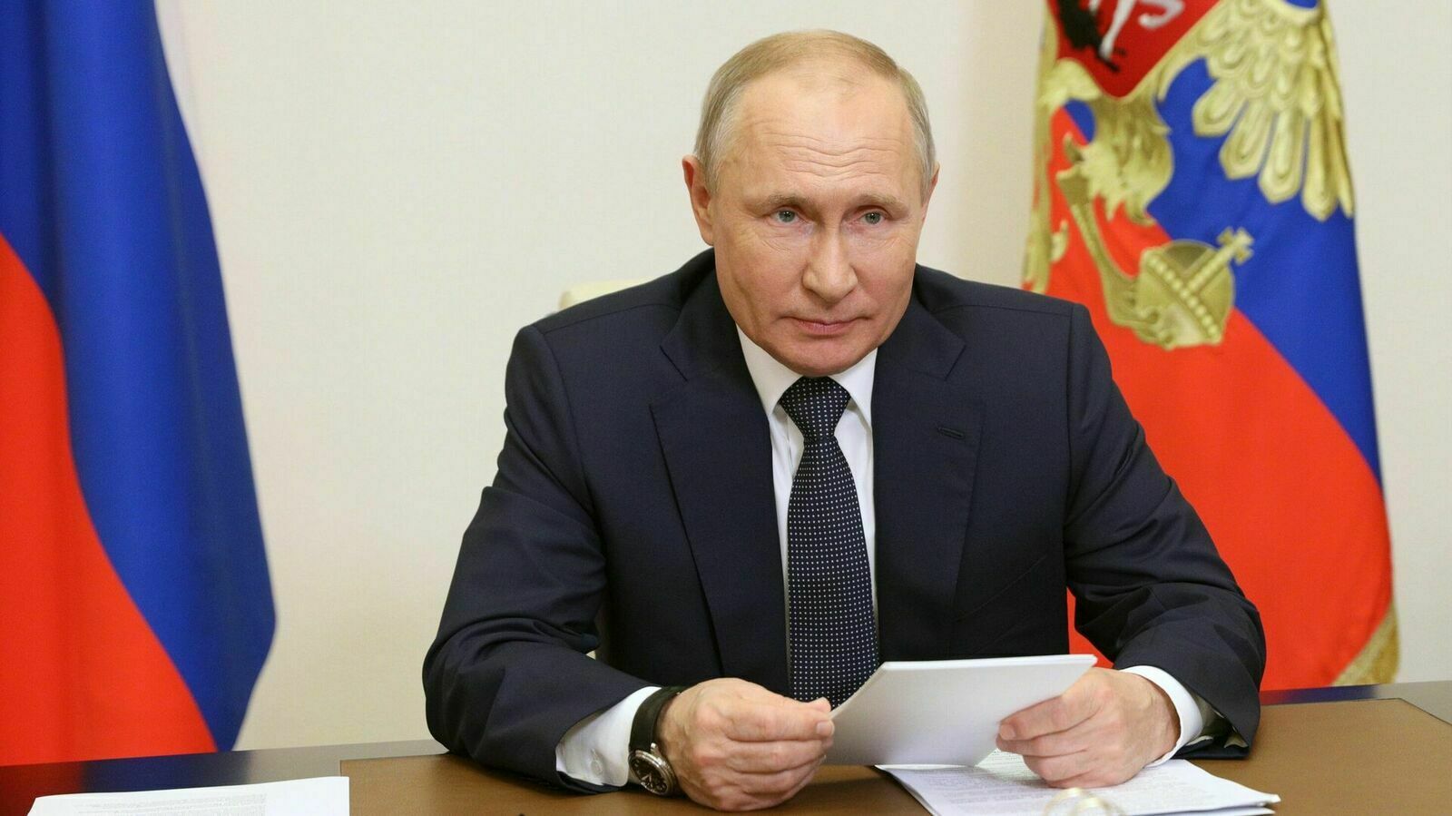 Путин поблагодарил "Камаз" за выпуск современных электробусов