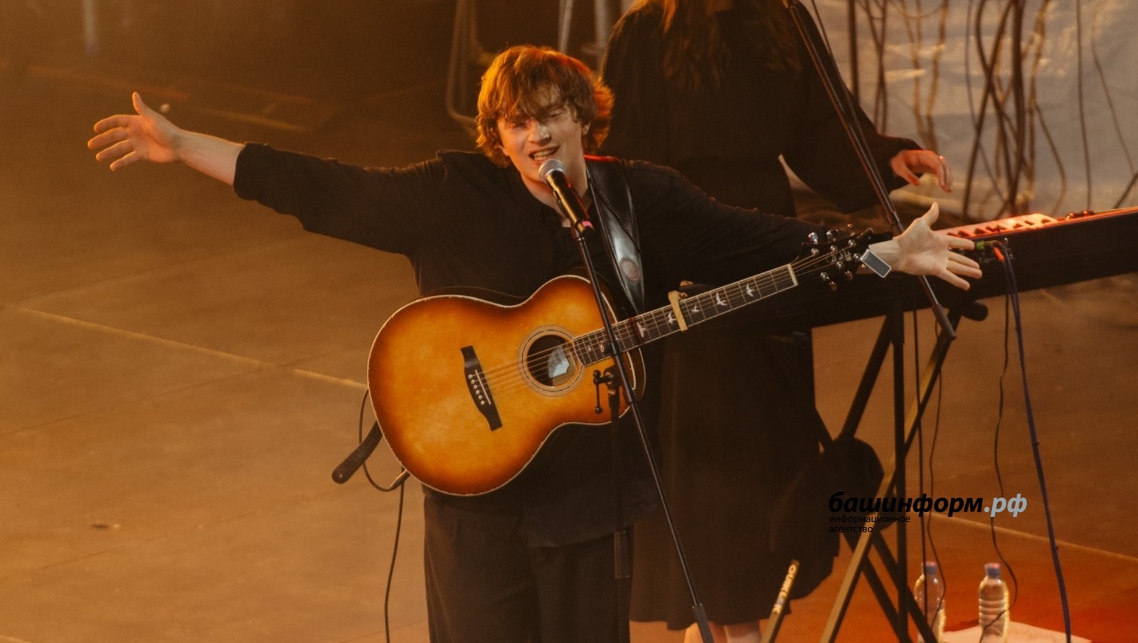 Лидер группы «Бонд с кнопкой» рассказал, почему ему пришлось мыть унитазы