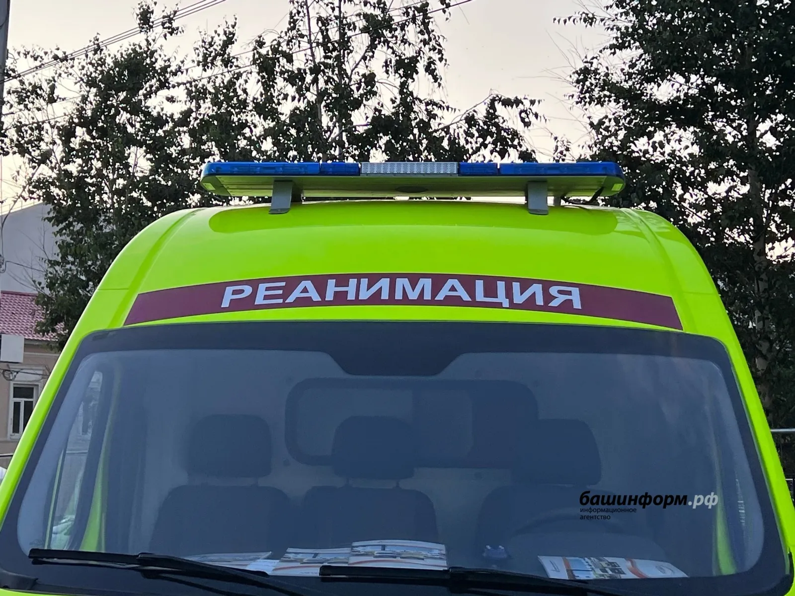 В Башкирии из открытого окна выпала маленькая девочка