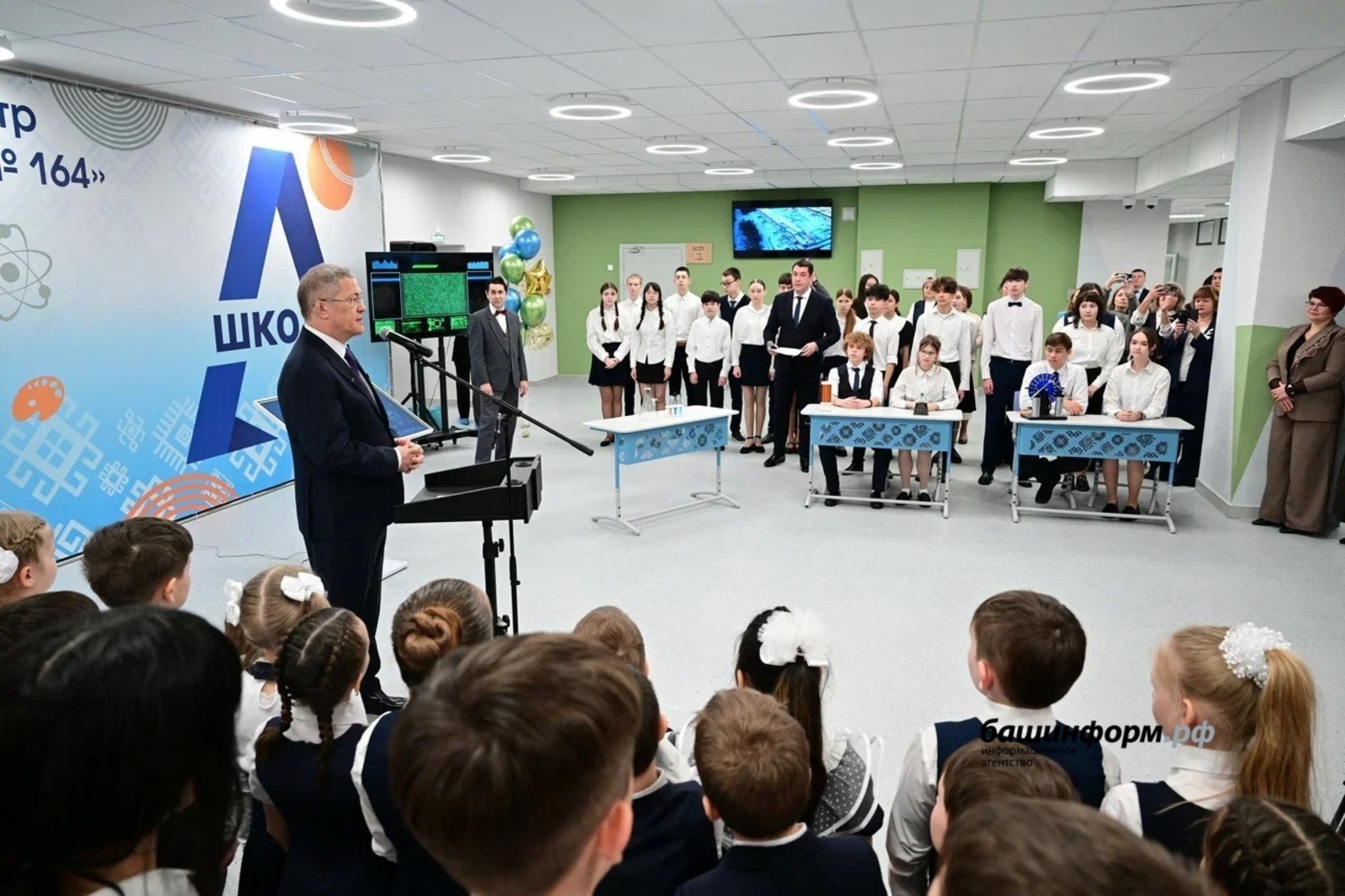 Глава Башкирии поздравил учеников новой школы в Кузнецовском затоне