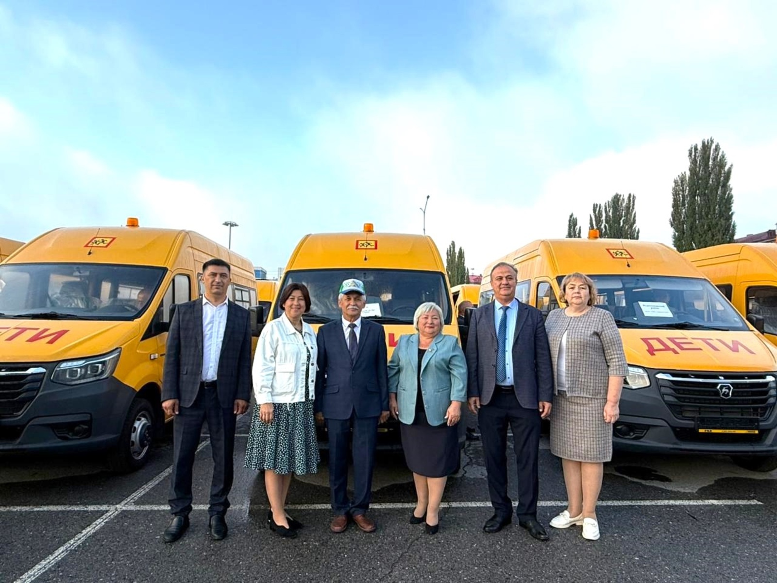 В подарок ко Дню знаний - новые автобусы!