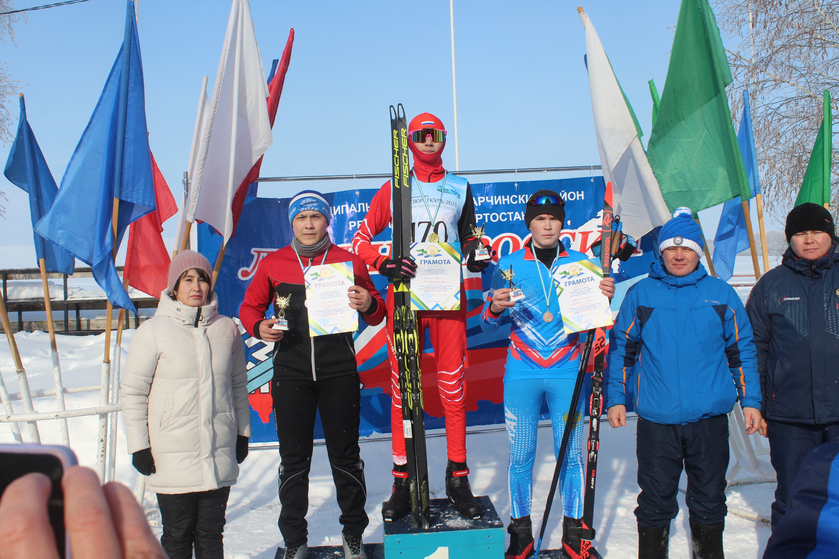Стремился к победе и стар, и млад