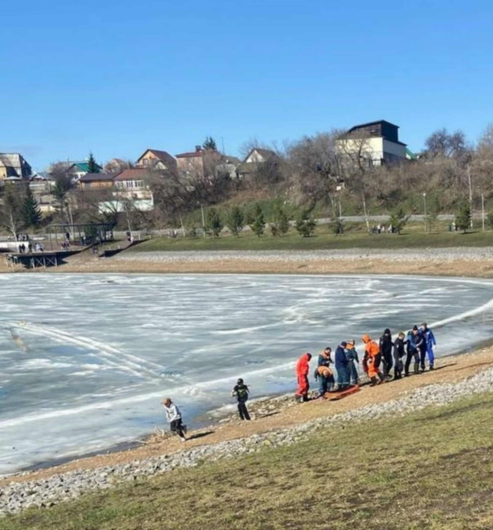 В Башкирии школьница ушла под лёд, пытаясь спасти пьяного рыбака