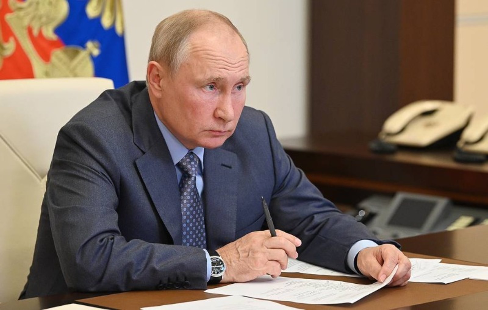 Путин призвал не допускать необоснованного завышения цен при строительстве дорог