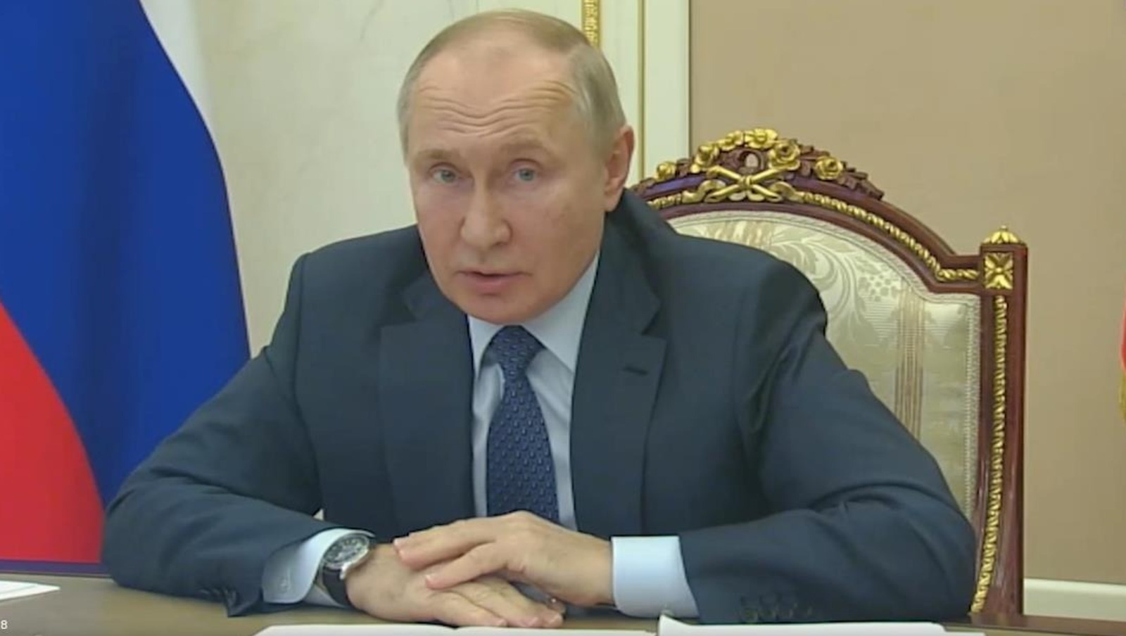 Владимир Путин объявил о дополнительных выплатах медикам