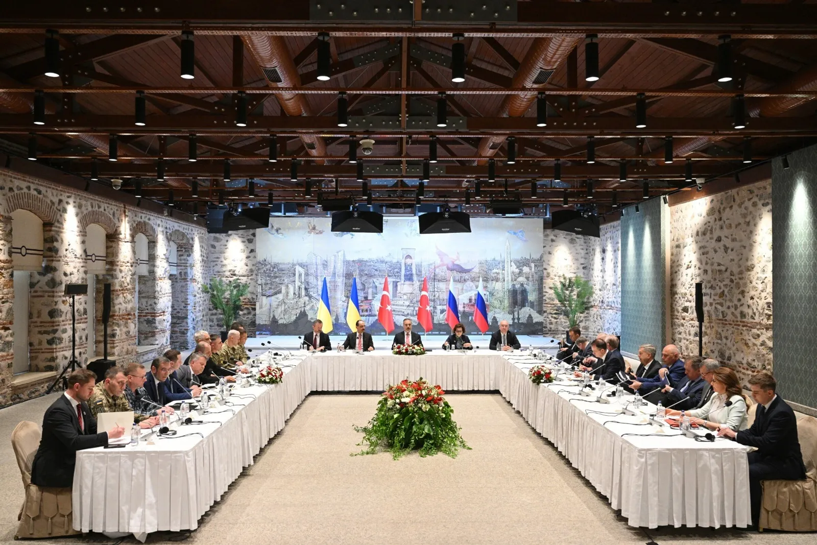 В Стамбуле завершился первый раунд переговоров России и Украины