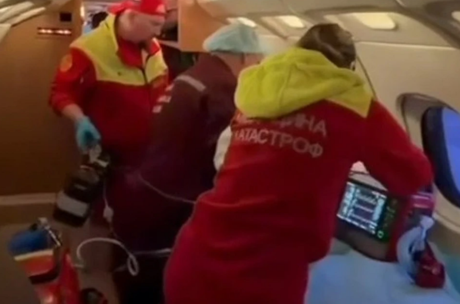 3-летнюю девочку, выброшенную из окна своим же папой, увезли из Уфы