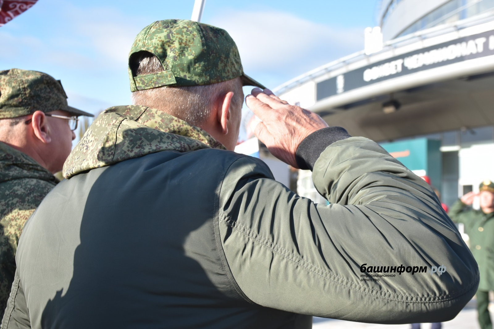 В Башкирии продлили срок единовременных выплат контрактникам СВО