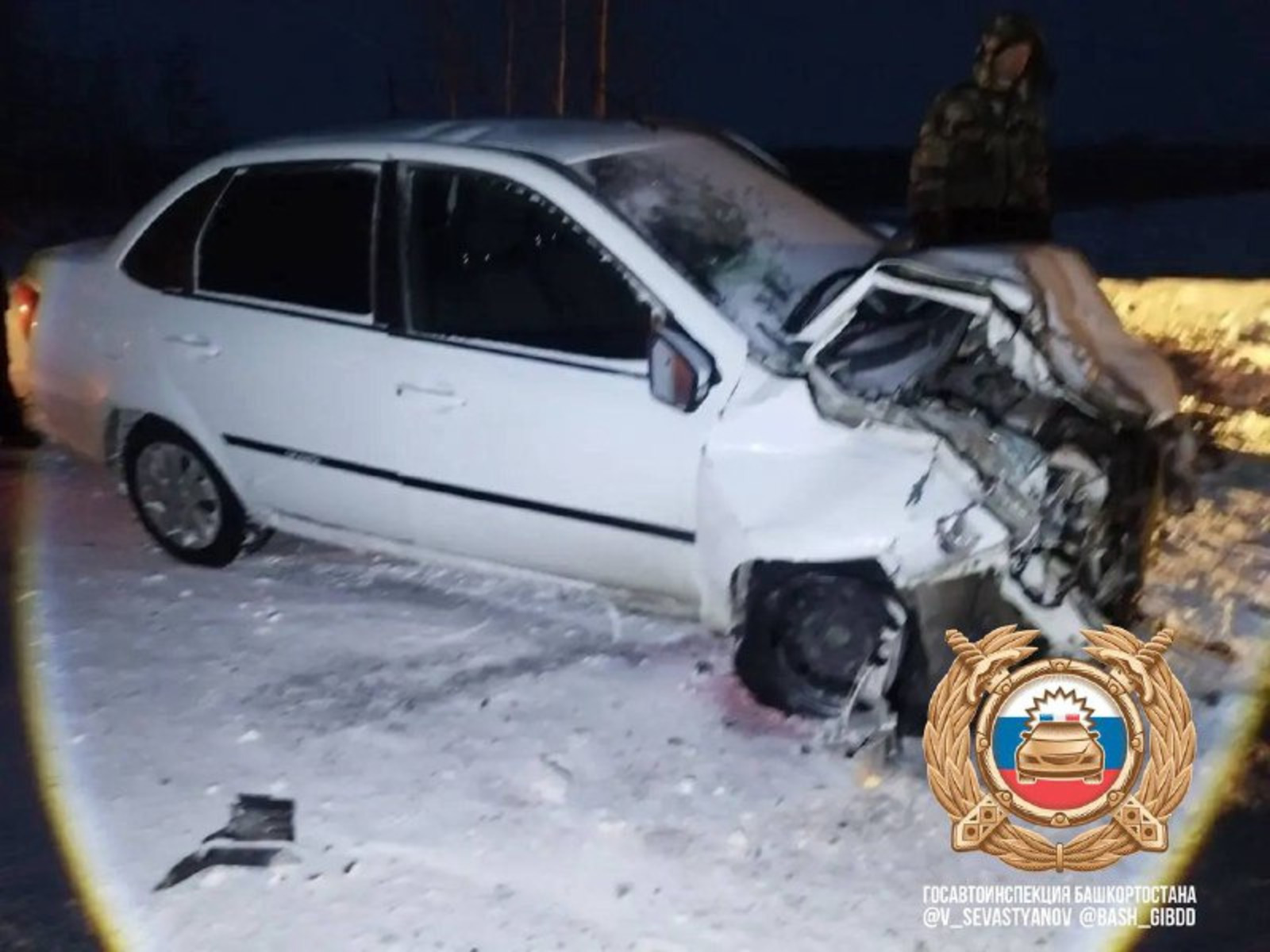 В Башкирии на трассе столкнулись автомобили с детьми, один погиб