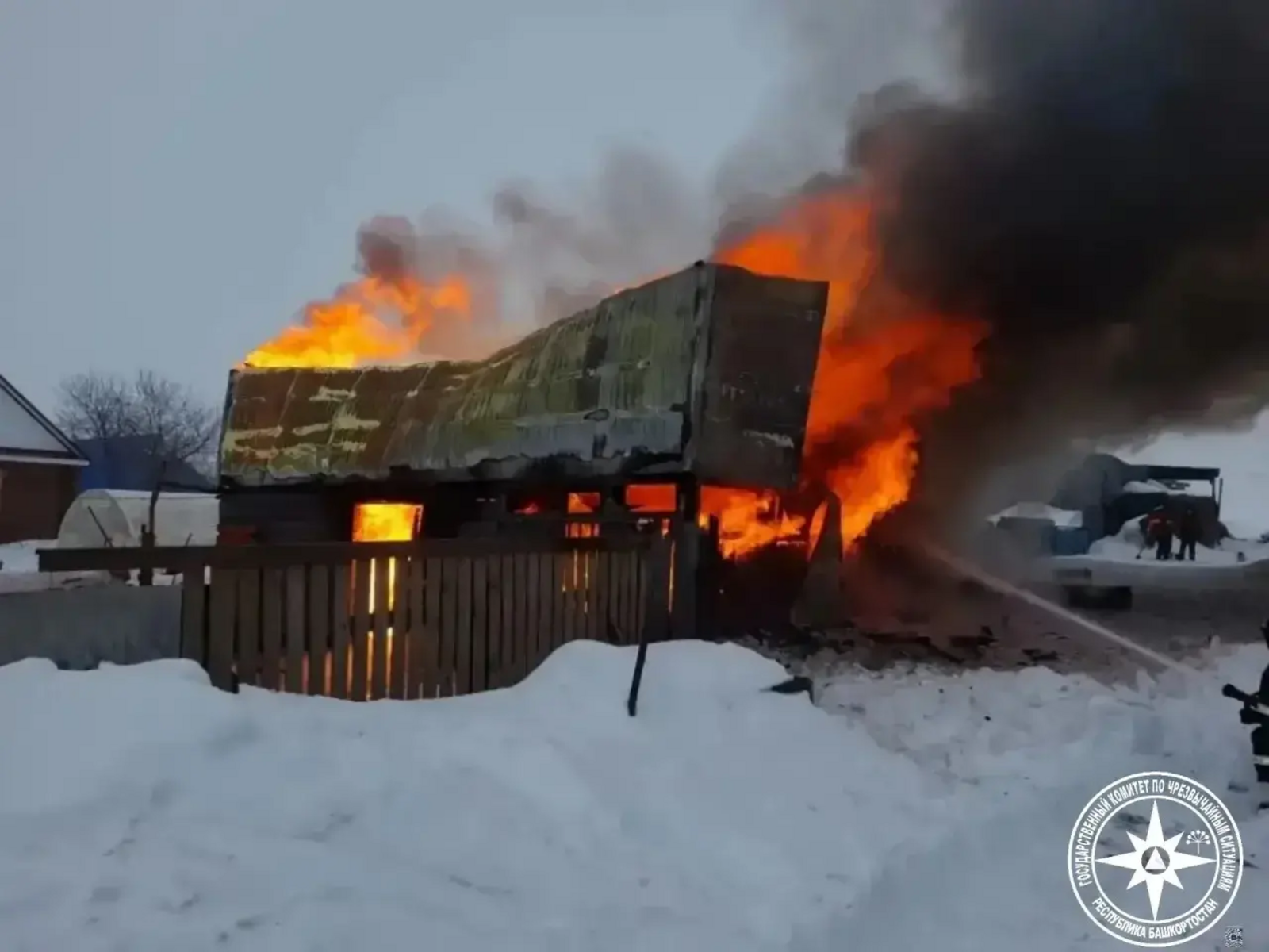 В пожаре в сарае пострадал пожилой житель Башкирии