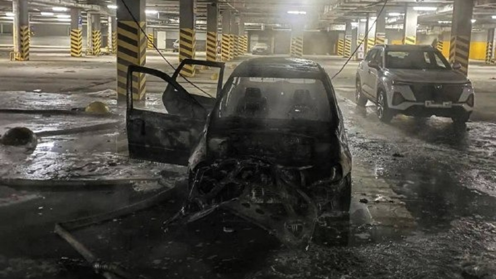 В Башкирии на парковке вспыхнула легковушка