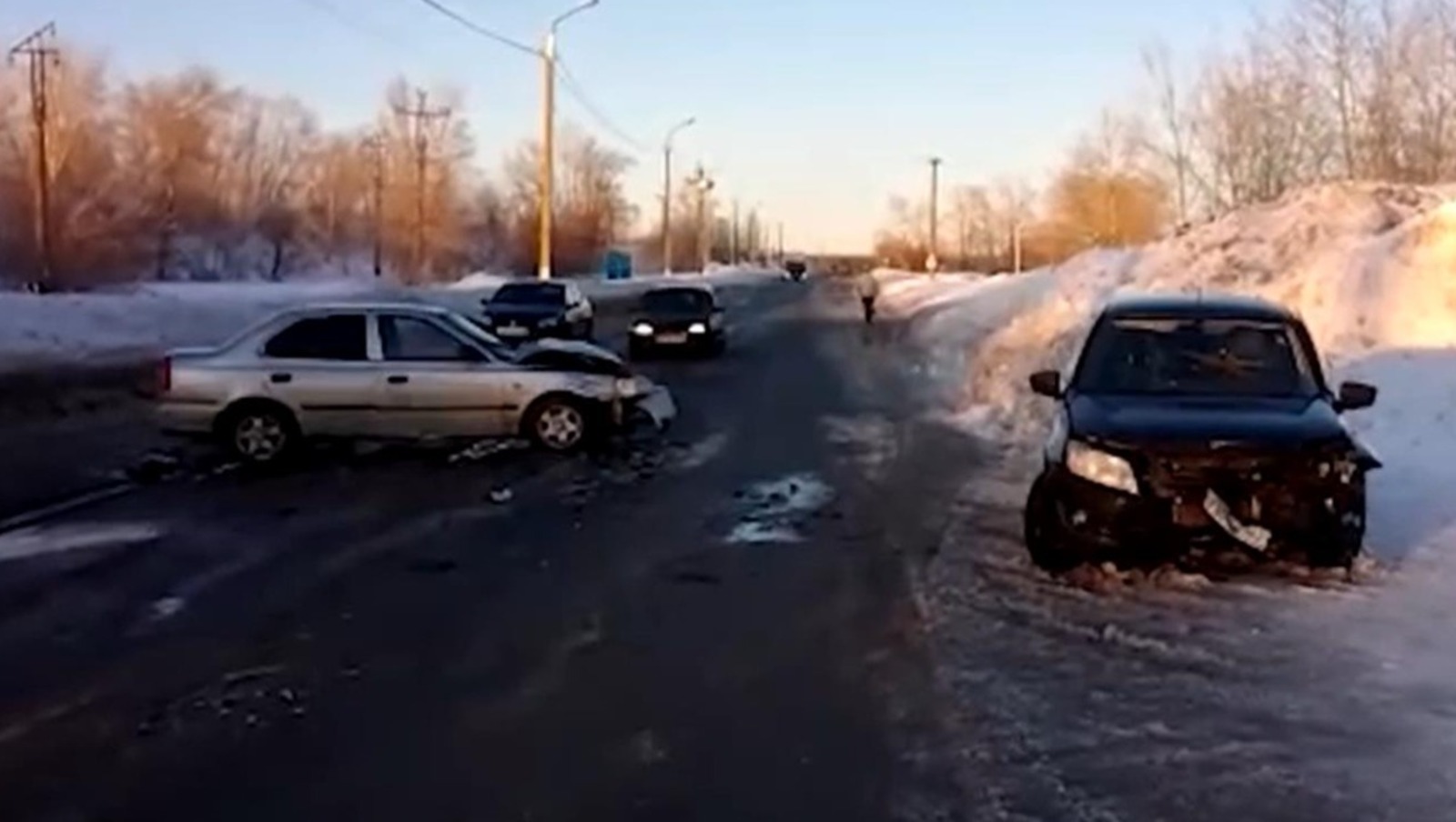 Одна обгоняла, другой не уступил: в Башкирии в ДТП пострадали водители «Лады Гранты» и иномарки (ВИДЕО)
