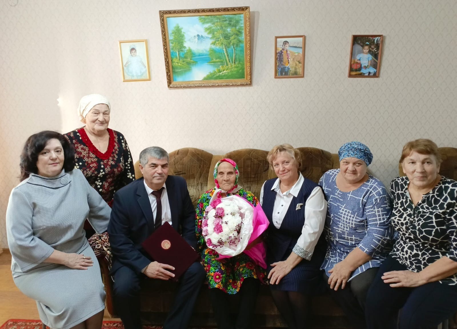 Жительницу Башкирии Хадичу Бурангулову поздравил президент страны